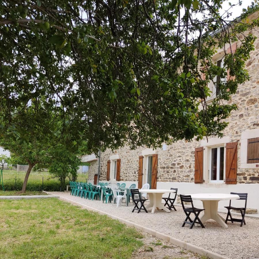 Les cigales location chambres en ardeche à Grospierres Exterior foto