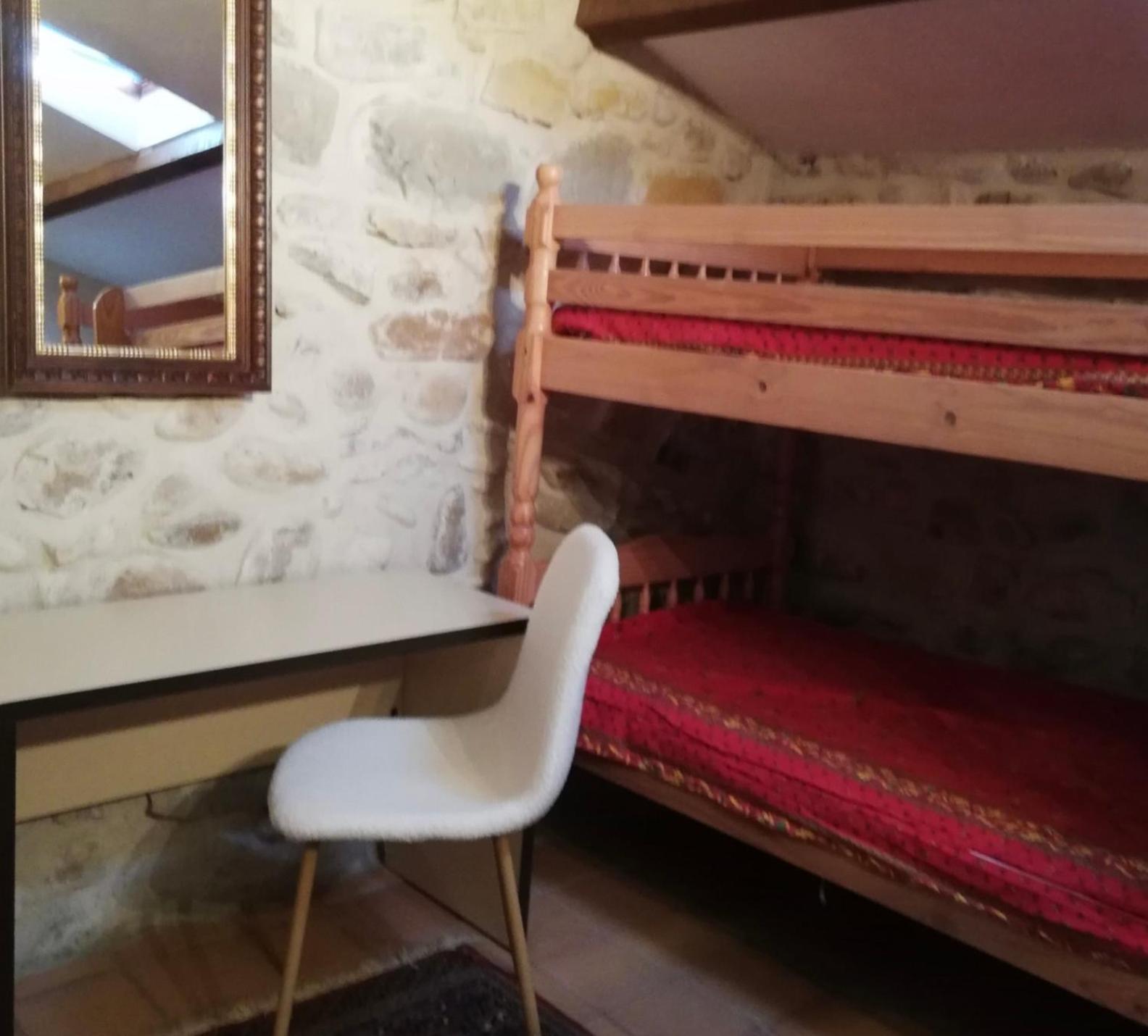 Les cigales location chambres en ardeche à Grospierres Exterior foto